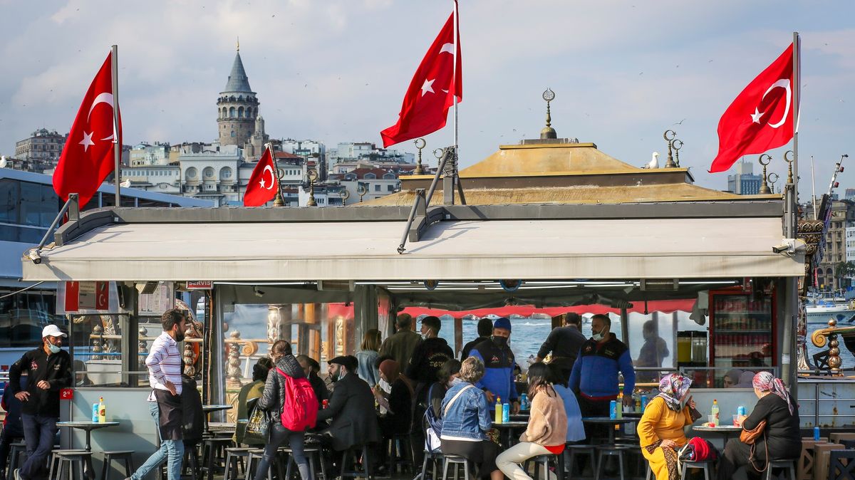 Turecko ode dneška ruší téměř všechna zbylá covidová omezení